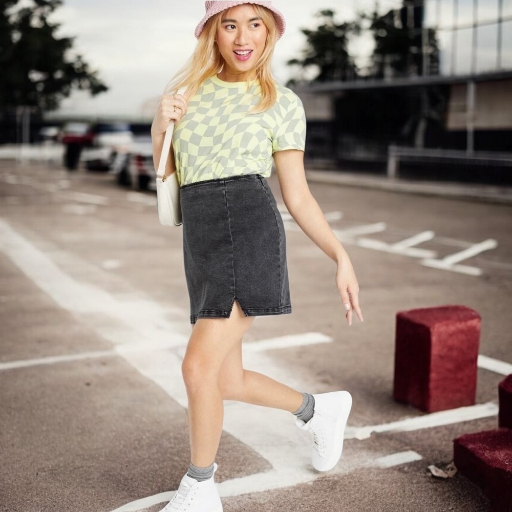 Notch Front Seamed Denim Mini Skirt Black
Wash Wild Fable Jean Stretch Slit